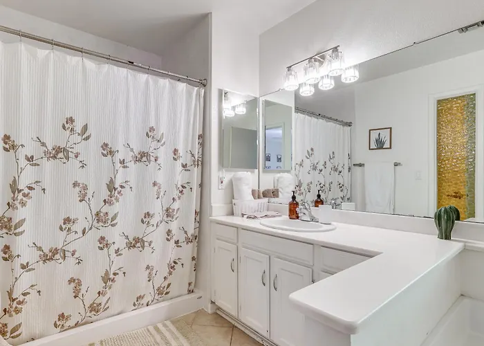 Holiday home Family Desert Gem! 2 Mi To Fashion Center *