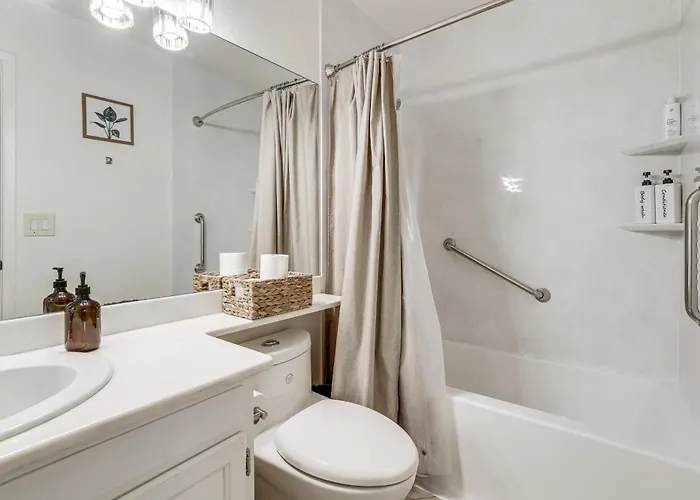 Holiday home Family Desert Gem! 2 Mi To Fashion Center