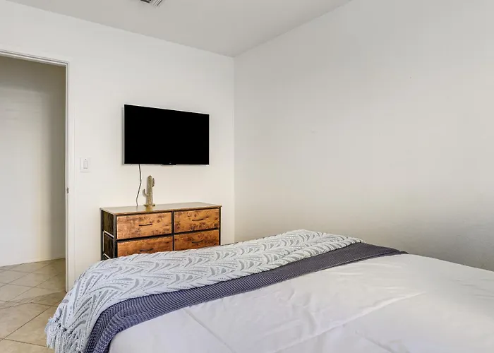 Holiday home Family Desert Gem! 2 Mi To Fashion Center *
