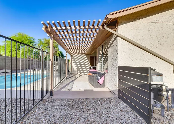 Holiday home Family Desert Gem! 2 Mi To Fashion Center *