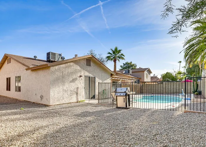 Holiday home Family Desert Gem! 2 Mi To Fashion Center *